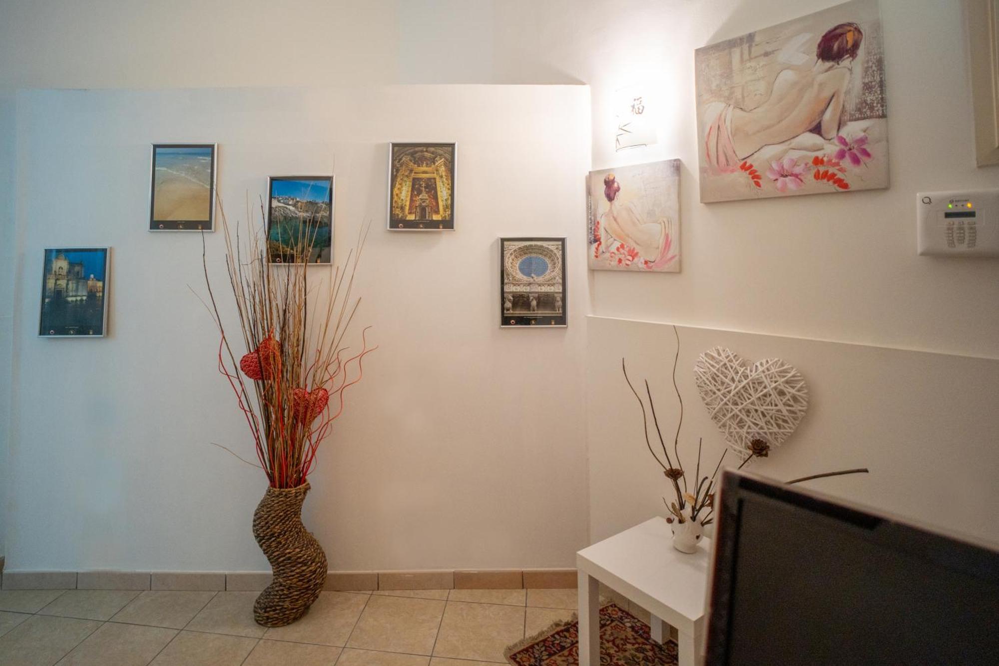 Whitehouse Lecce